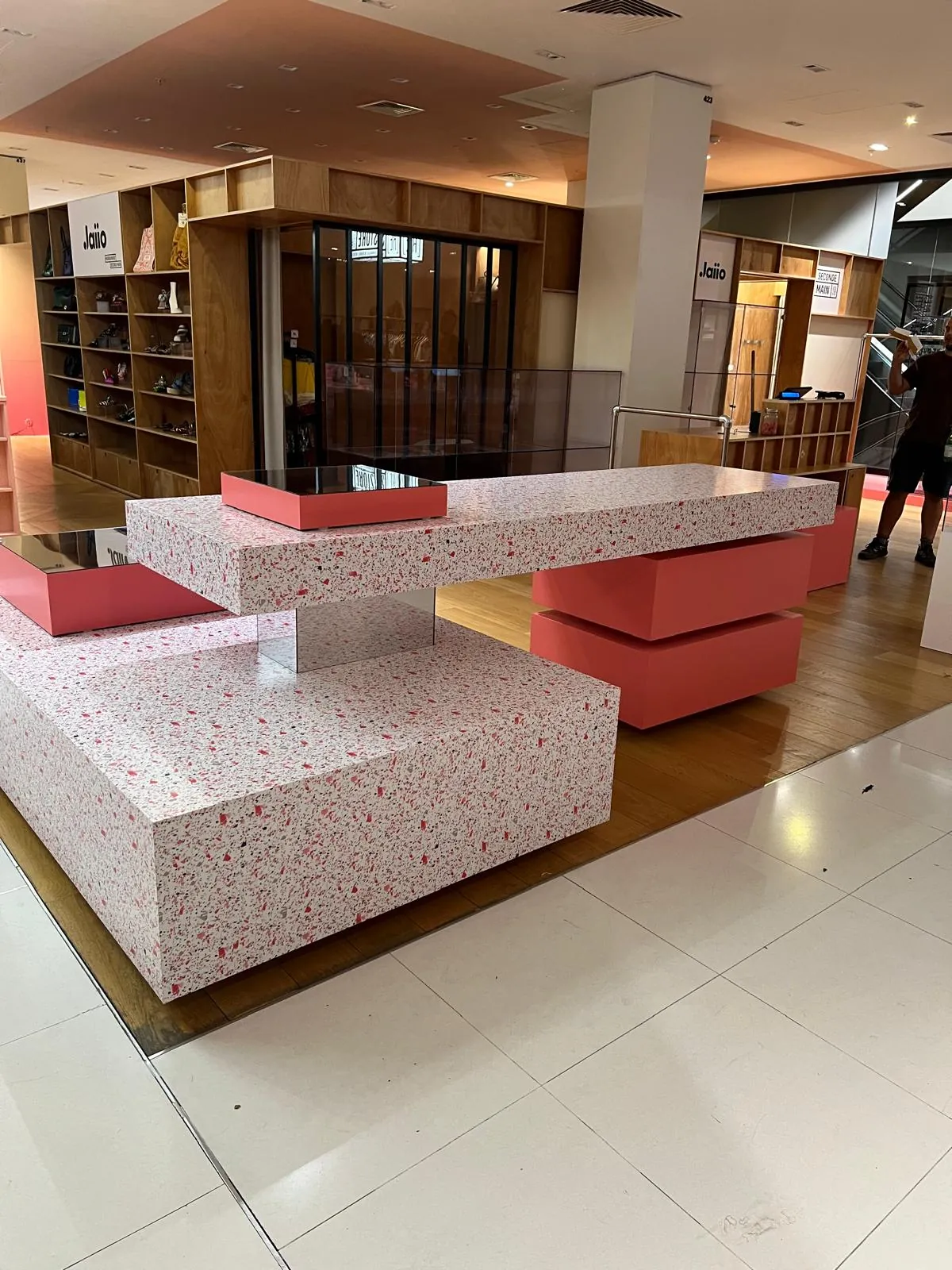 Comptoir terrazzo corner retail — agencement Atelier M Team